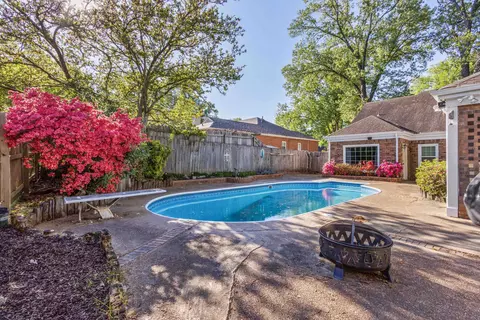 7630 Blackberry Farm Rd, Germantown, TN 38138