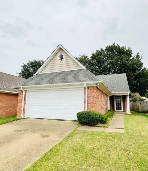 7586 Iris Dr, Southaven, MS 38671