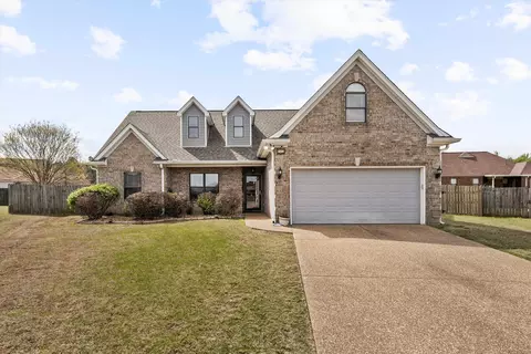 95 Strawberry Field Cv, Oakland, TN 38060