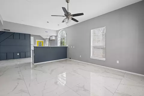 Living - 2550 Everett Ave, Memphis, TN 38112 photo 2 of 2