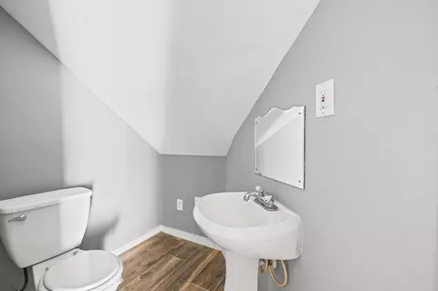 Bath - 2550 Everett Ave, Memphis, TN 38112 photo 3 of 3