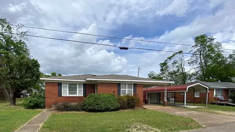 35 Robertson St, Savannah, TN 38372
