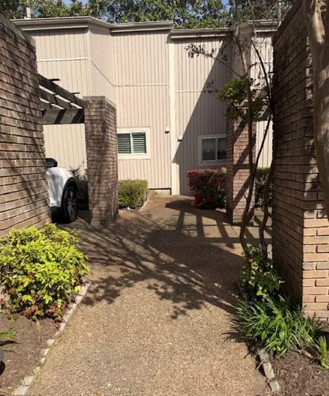 806 Thistledown Dr #1303, Memphis, TN 38117