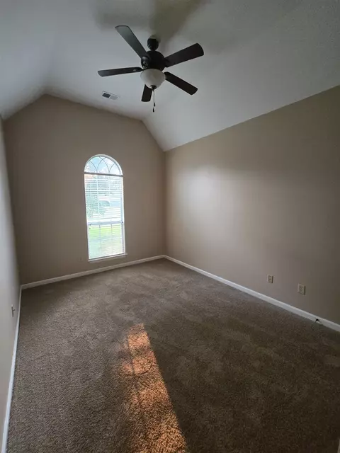 Bedroom - 5186 Guffin Road Rd, Bartlett, TN 38135 photo 2 of 5