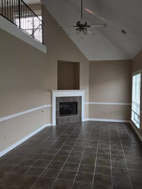 Living - 5186 Guffin Road Rd, Bartlett, TN 38135 photo 1 of 2