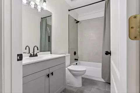 Bath - 9376 Forest Wind Cv, Collierville, TN 38017 photo 5 of 7