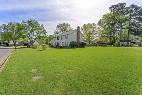 700 Lancelot Ln, Collierville, TN 38017
