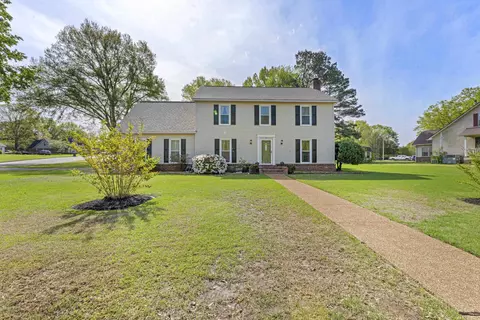 700 Lancelot Ln, Collierville, TN 38017
