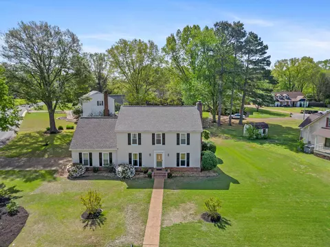 700 Lancelot Ln, Collierville, TN 38017