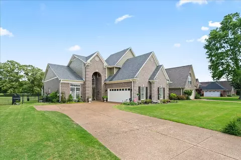 235 Fairoaks Dr, Oakland, TN 38060