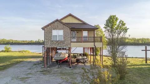1900 Catfish Ln, Crump, TN 38327