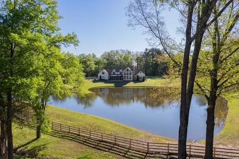 1355 Hewlett Dr, Rossville, TN 38066