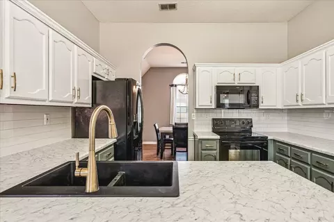 Kitchen - 4706 Shadow Wick Ln, Arlington, TN 38002 photo 4 of 5