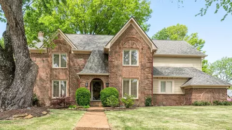 947 Rolling Oaks Ln, Collierville, TN 38017