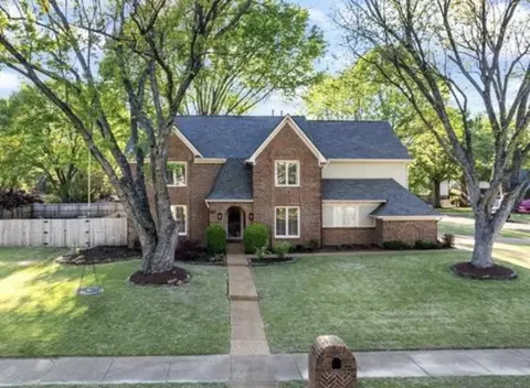 947 Rolling Oaks Ln, Collierville, TN 38017