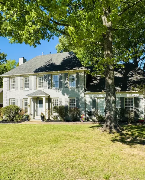 775 Royal Forest Dr, Collierville, TN 38017