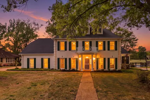 2783 W Levee Oaks Dr, Collierville, TN 38017