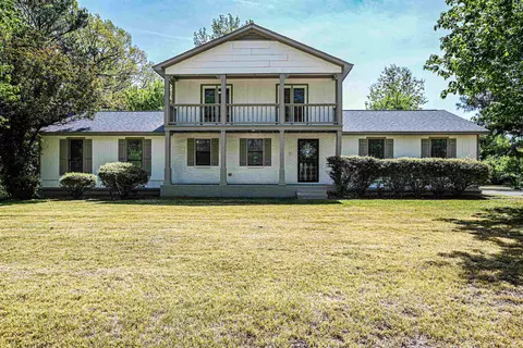 6126 Woodstock Hills Dr, Millington, TN 38053
