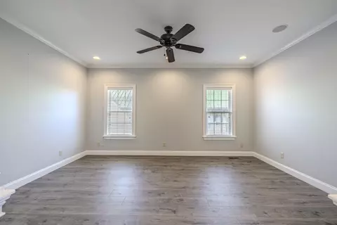 Living - 9 Mountain View Dr, Iuka, MS 38852 photo 4 of 7