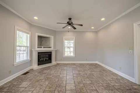Living - 9 Mountain View Dr, Iuka, MS 38852 photo 3 of 7