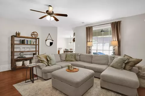 Living - 6902 Bishops Knoll Cv, Bartlett, TN 38135 photo 1 of 3