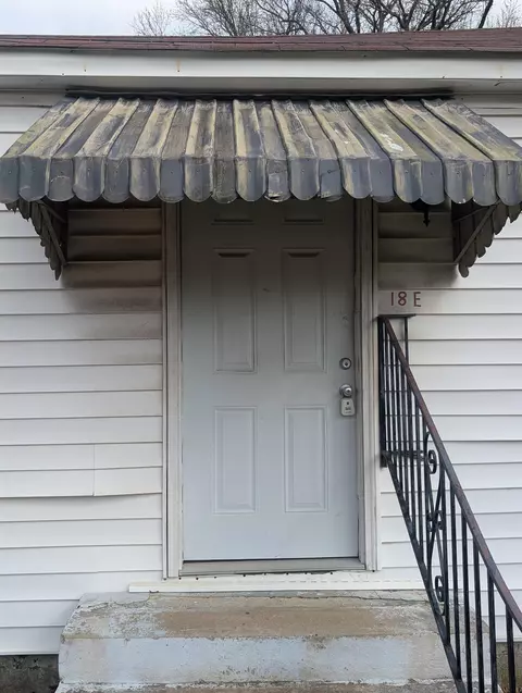Exterior - 18 E Mitchell Rd, Memphis, TN 38109 photo 2 of 5