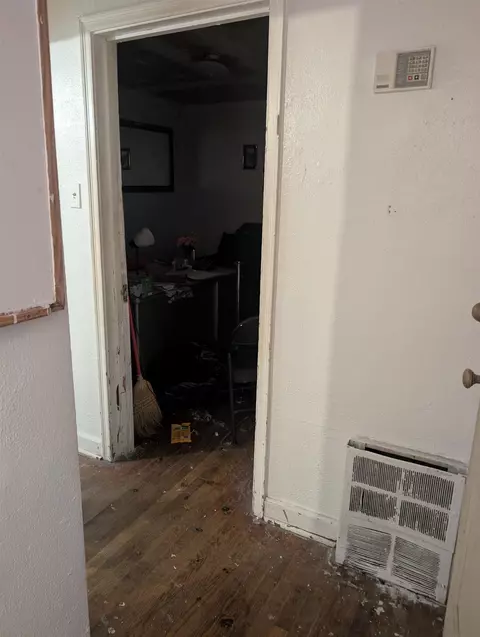 Entry Way - 18 E Mitchell Rd, Memphis, TN 38109 photo 1 of 1