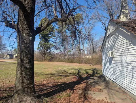 Exterior - 18 E Mitchell Rd, Memphis, TN 38109 photo 3 of 5