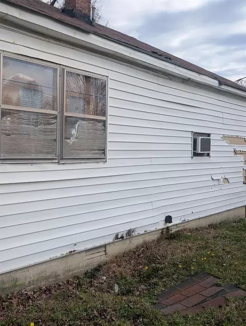 Exterior - 18 E Mitchell Rd, Memphis, TN 38109 photo 5 of 5