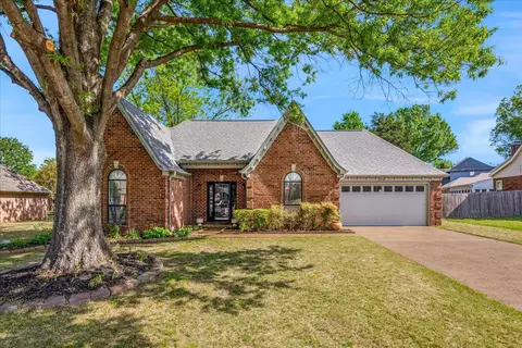 6676 Stonetrace Dr, Bartlett, TN 38135