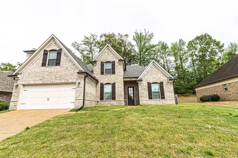 2422 Crimson Ridge Ln, Cordova, TN 38016