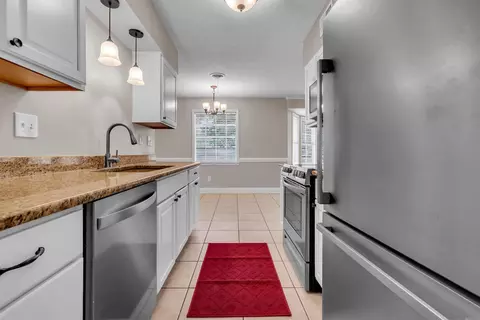 Kitchen - 2763 Satellite St, Bartlett, TN 38134 photo 2 of 2
