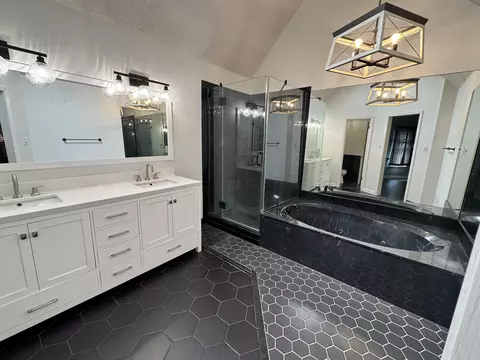 Bath - 6771 Castlegate Ln, Memphis, TN 38141 photo 1 of 2
