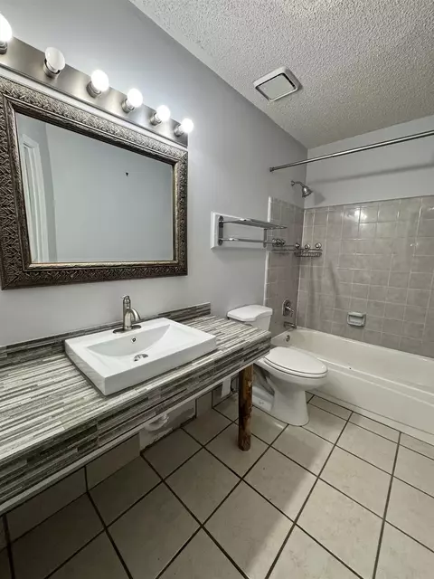 Bath - 6771 Castlegate Ln, Memphis, TN 38141 photo 2 of 2