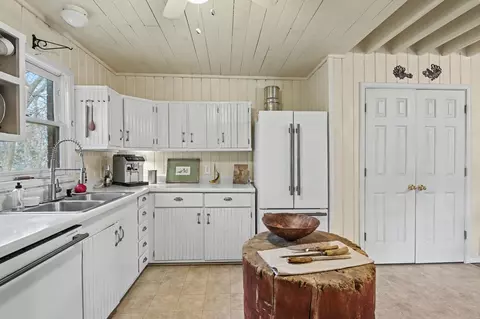 Kitchen - 392 Sycamore Rd, Coldwater, MS 38618 photo 3 of 4