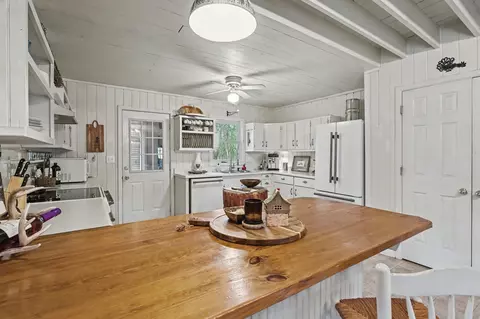 Kitchen - 392 Sycamore Rd, Coldwater, MS 38618 photo 2 of 4