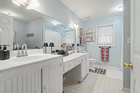 Bath - 392 Sycamore Rd, Coldwater, MS 38618 photo 2 of 2
