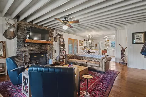 Living - 392 Sycamore Rd, Coldwater, MS 38618 photo 1 of 3