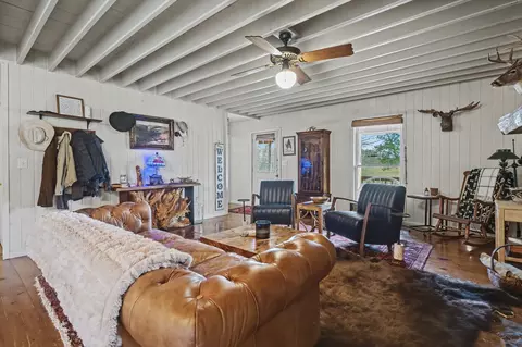 Living - 392 Sycamore Rd, Coldwater, MS 38618 photo 3 of 3