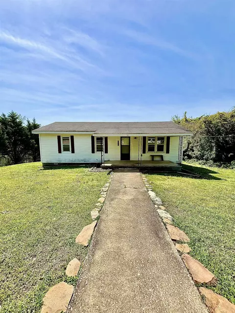 471 Hillcrest St, Selmer, TN 38375