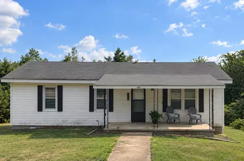 471 Hillcrest St, Selmer, TN 38375