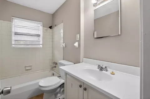 Bath - 4094 Double Tree Rd, Memphis, TN 38109 photo 2 of 2