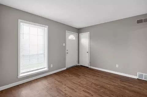 Living - 4094 Double Tree Rd, Memphis, TN 38109 photo 1 of 3