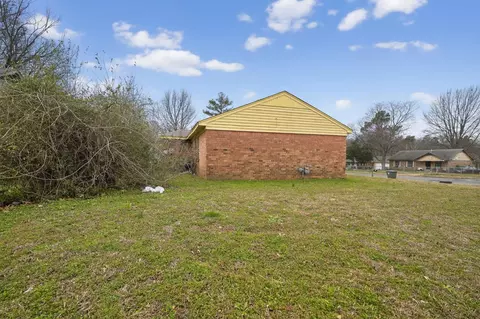 Exterior - 4094 Double Tree Rd, Memphis, TN 38109 photo 3 of 5