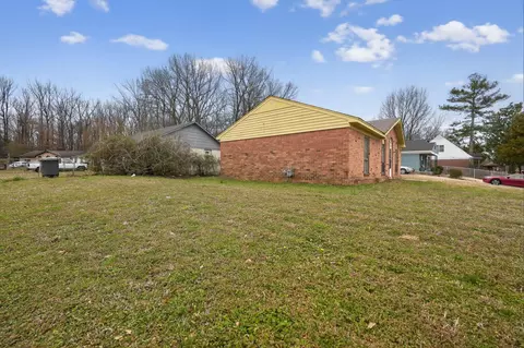 Exterior - 4094 Double Tree Rd, Memphis, TN 38109 photo 4 of 5