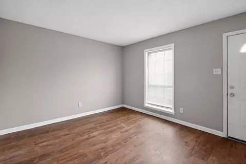 Living - 4094 Double Tree Rd, Memphis, TN 38109 photo 2 of 3