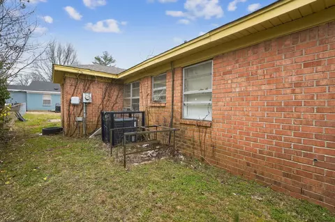 Exterior - 4094 Double Tree Rd, Memphis, TN 38109 photo 2 of 5