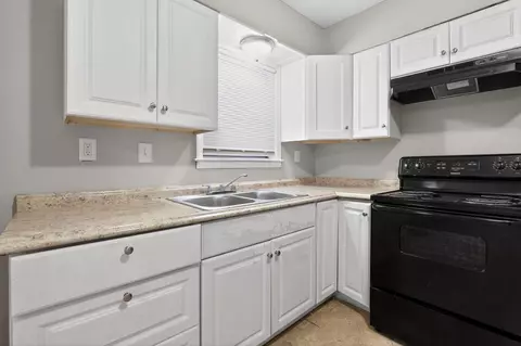 Kitchen - 4094 Double Tree Rd, Memphis, TN 38109 photo 1 of 1