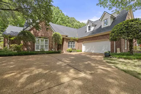 2142 Lake Page Dr, Collierville, TN 38017