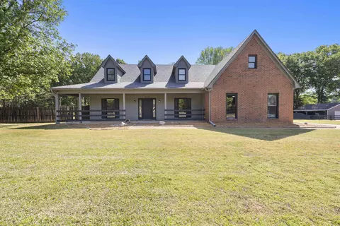 670 Cotton Creek Dr, Collierville, TN 38017